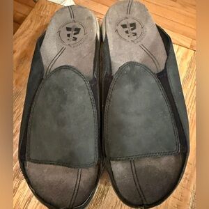 Merrell Black Sandals Comfortable Slip-On Design